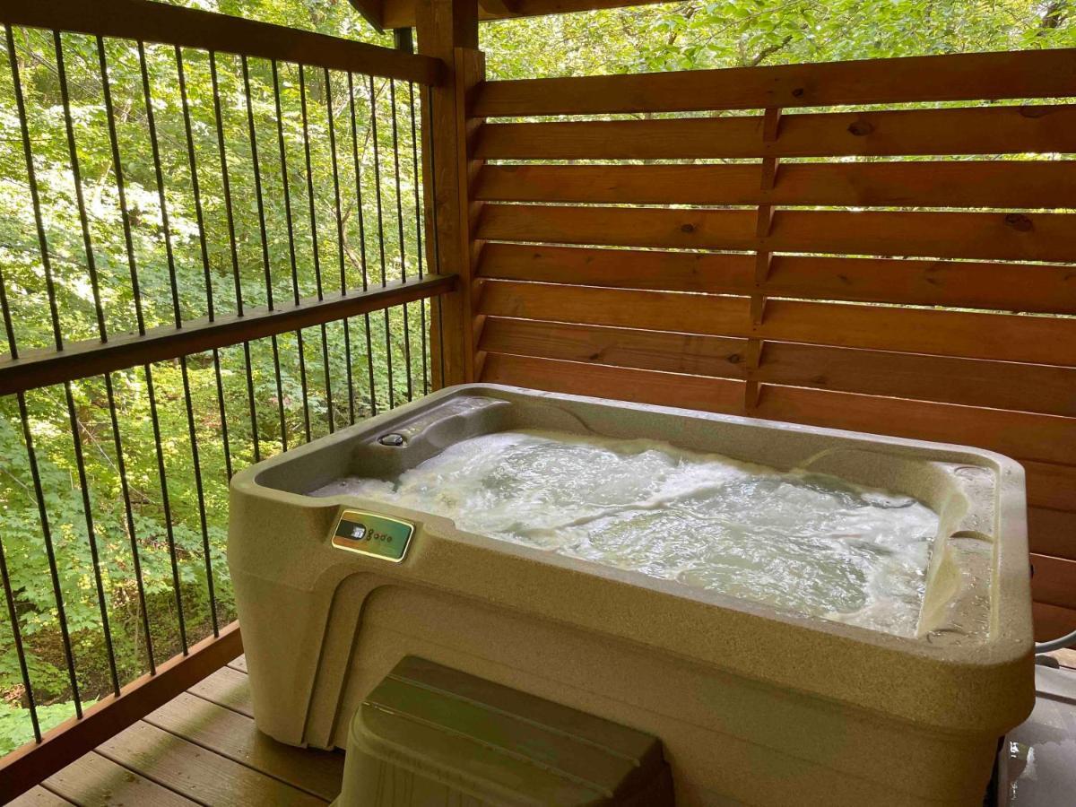 Cricket Hill Treehouse By Amish Country Lodging Millersburg Exterior foto